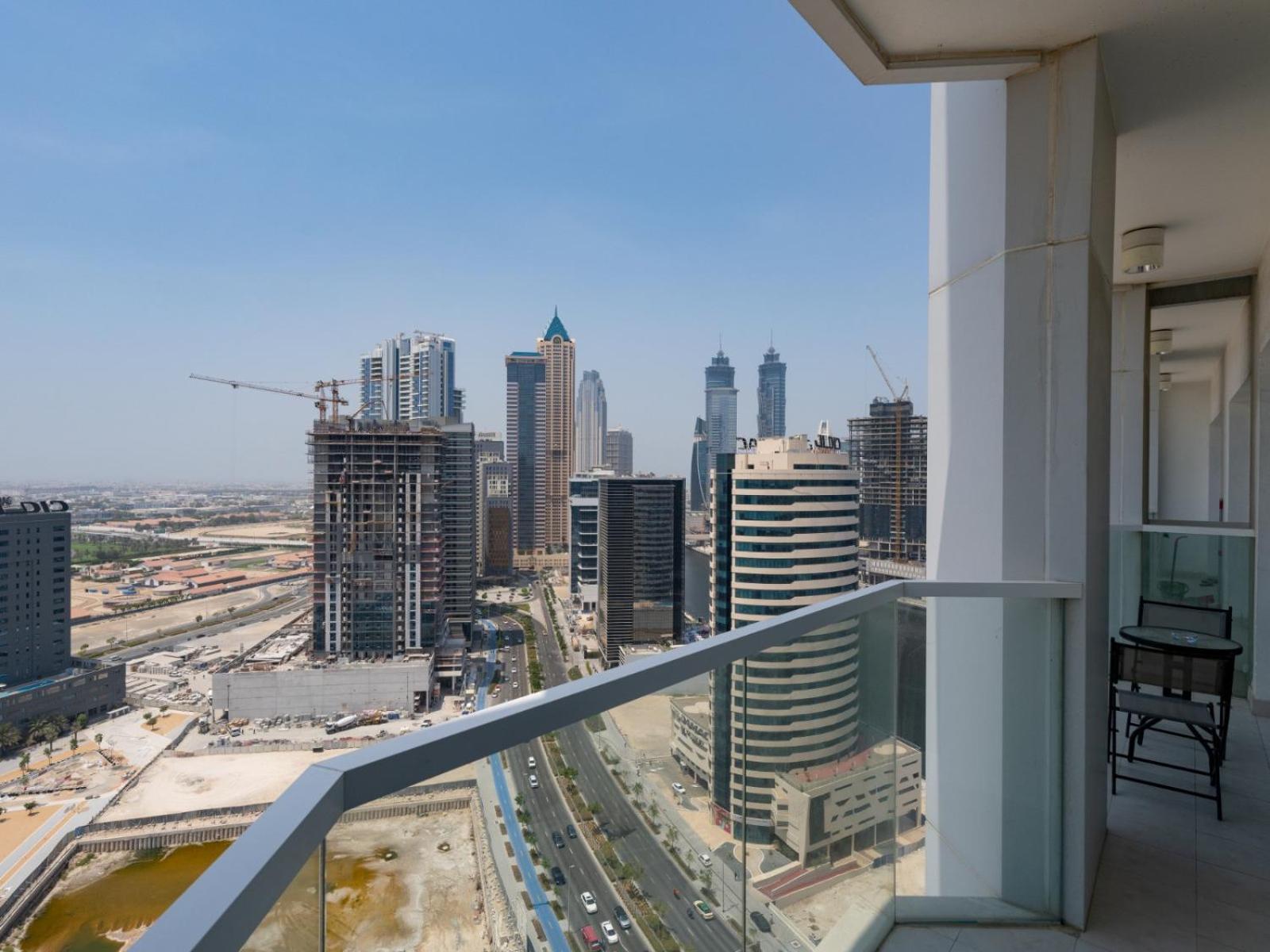 Contemporary And Spacious 1-bedroom In Ag Tower - Business Bay *